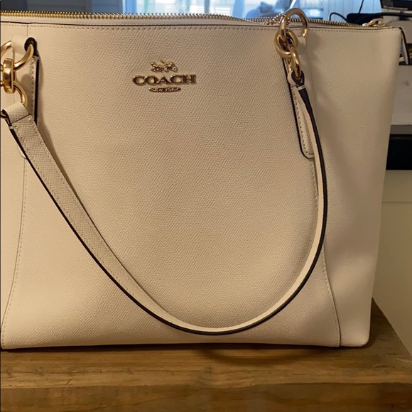 Coach New York hand bag/purse. - Picture 2 of 5